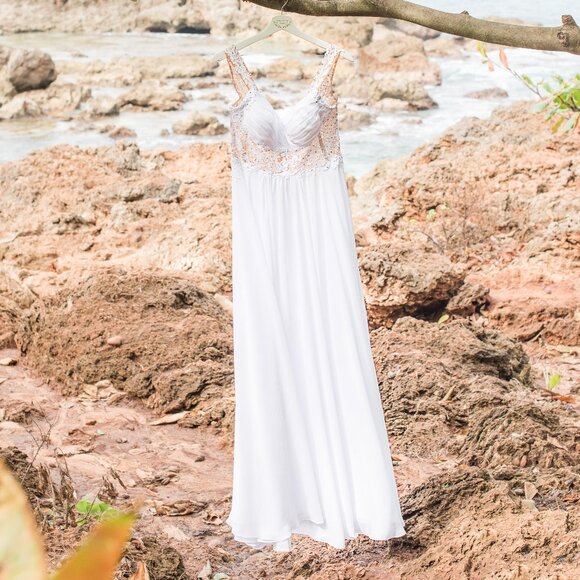 WHITE A-LINE/SWEETHEART NECKLINE CHIFFON WEDDING DRESS WITH LACE TOP & CRYSTALS - Picture 1 of 17
